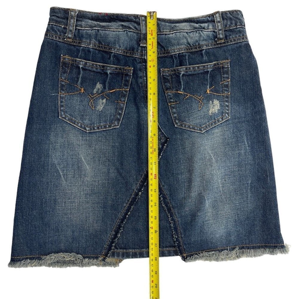 MUDD Distressed Denim Mini‎ Skirt Juniors Size 5 Medium Wash Raw Hem y2k 2000s - Picture 13 of 13